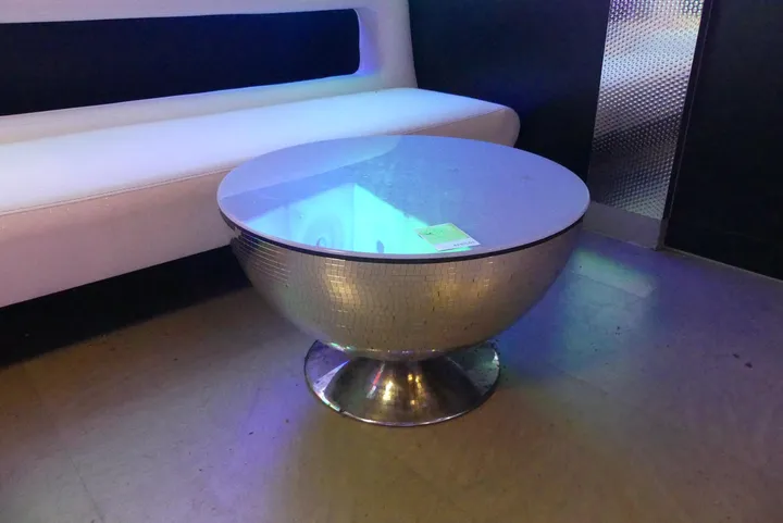 Diskokugel-Tisch, rund Maße in cm ca. ø70 cm Durchmesser